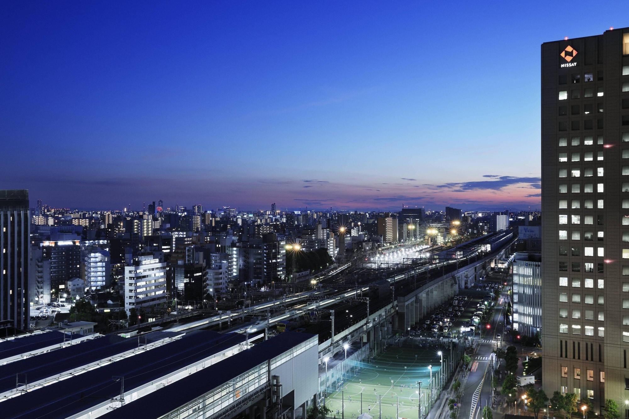 Hotel Courtyard By Marriott Shin-Osaka Station Exteriér fotografie View of the city from the Shinkansen