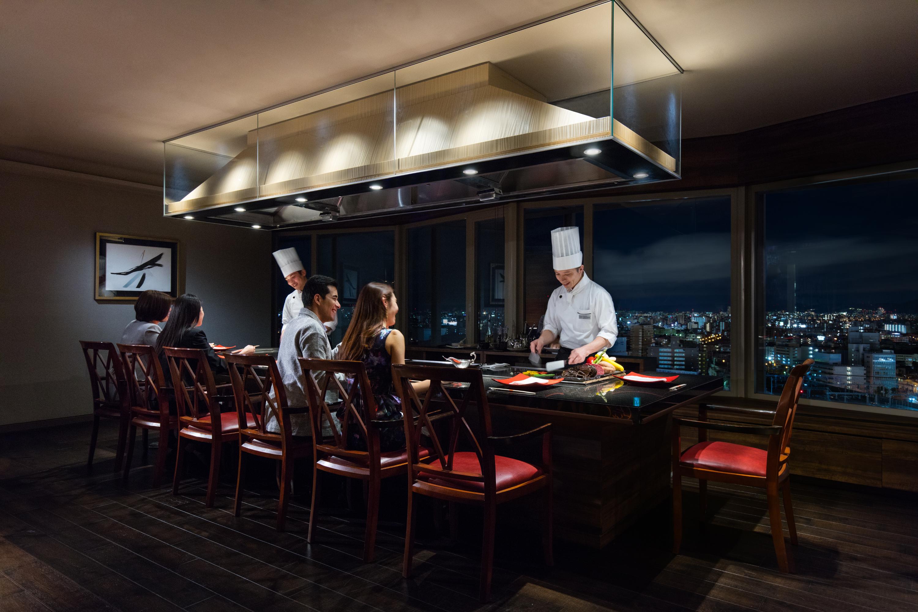 Hotel Courtyard By Marriott Shin-Osaka Station Exteriér fotografie A private chef's table at the Mandarin Oriental Tokyo