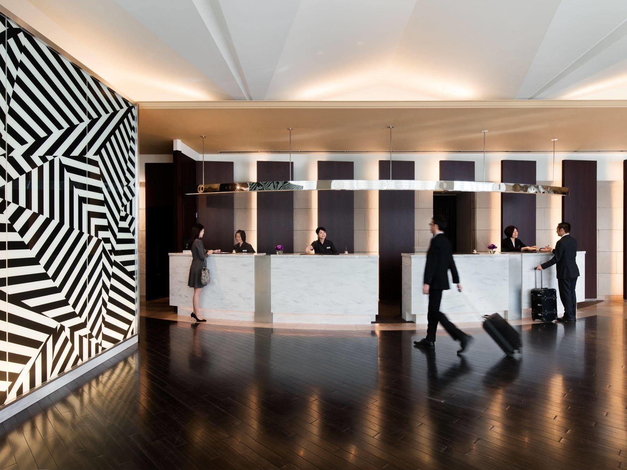 Hotel Courtyard By Marriott Shin-Osaka Station Exteriér fotografie The lobby of the hotel